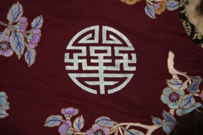 图片[3]-Crimson purple silk embroidered peach blossom group longevity inlaid marten leather jacket-China Archive